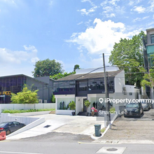 Commercial bungalow for Sale