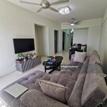 Corner Facing KL  unit good condition
