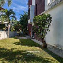 End lot 3storey  house for sale 