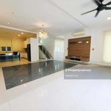 2.5-Sty Bungalow, Renovated Bungalow with Swimming Pool