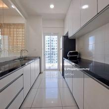 Imperial residence move in condition 2cp 1100sf rare nice