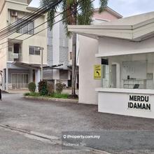 Spacious, cozy, bright, guarded town hse. Near amenities n highways