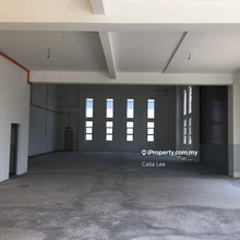 1.5 sty, freehold,high ceiling ,good condition ,full concrete 