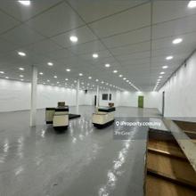 Huge Spacious Warehouse Bukit Kemuning for Rent 