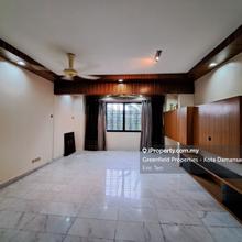 Low-rise apartment ground floor 