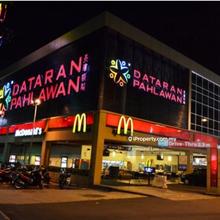Dataran Pahlawan Shopping Mall Shoplot @ ground floor unit , 210 sqft 