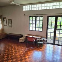 Bangsar. Lucky Garden. Close to amenities.