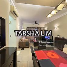 Modern contemporary id move in condition unit with lovely kitchen.