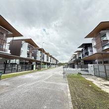 Windsor Estate  3 Storey Detached House For Sale