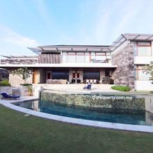 Renovated 2-Sty Bungalow with Swimming Pool