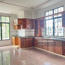 Freehold Big land Corner Bungalow for Saleo