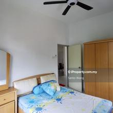 Corner lot gate and guide