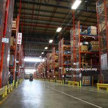 High Ceiling with multiples loading bay