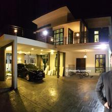 Good Condition Bungalow House in Gated Guarded Area. Welcome To View
