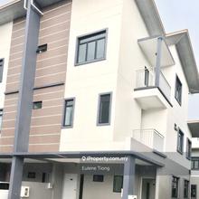 Kensho Townhouse Upper Unit - Rm 1400 only 