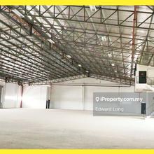 High ceiling 60ft warehouse