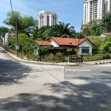 Corner Bungalow main road, suitable for development