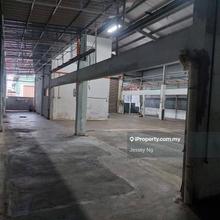 Detached factory in bercham light industry for sale