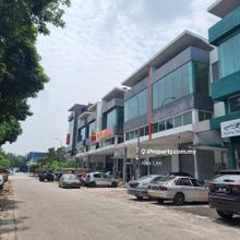 Elite 33 Facing Main Road! High Roi 32x81 Shop Bukit Kemuning Sek 33