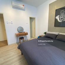 Fully furnished and Well designed Lakefront Homes unit!!