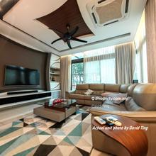 Reed End Lot 3 Storey with Extra Land Tasteful Renovate Lake View Sale