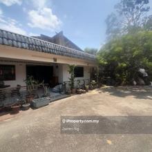 Single-storey bungalow with spacious ,and nature surrounding 