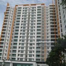 Walking distance to LRT Station Freehold well kept
