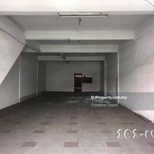 Banting shop for sale facing mainroad good location