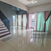 Short walk to Jaya One, short drive to MRT /LRT station