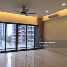 Well maintained bright unit ready to be occupied