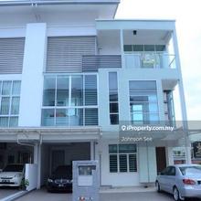 Renovated Corner Lot Townhouse 