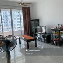 Bayswater 1302sf Poolview Renovated unit 2 Car Park