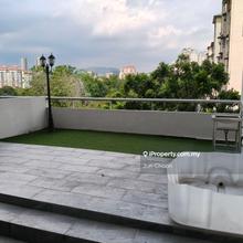 D' Alamanda Condo attached with a big garden For Sale