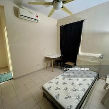 Master Bedroom w private bathroom, next to brt sunway, female only