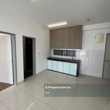 Pinnacle 3 bedrooms unit partly furnished unit