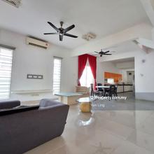 3 storey end lot super link house in Balakong D Impian for rent