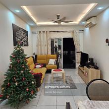 Amazing balcony view & easy access to the pool/gym. Spacious cozy