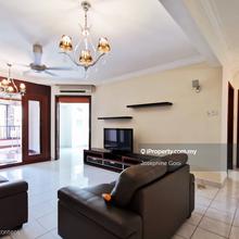 Big Lanai. well Kept Low floor. two car parks but can park three cars