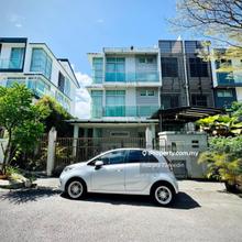 Beautiful 3 Sty Semi D Ttdi Villa Laman Cahaya Ttdi Heights, KL