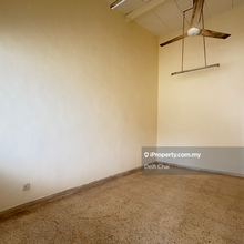 Excellent location where in the center of JB! Bigger land size 22 x 75