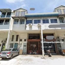 Three and Half Storey Endlot Shop
