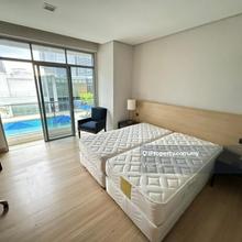Below Bank Value! Studio Unit at The Straits Hotel & Residence.