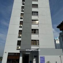 Spacious unit at prima sixteen, 2nd chapter condominium.