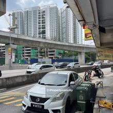 Salak South Garden facing main road shop lot for sale