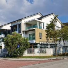 Experience luxury in this stunning 3-storey bunglow