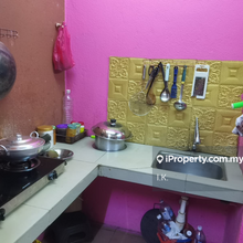 Limited 2nd Floor Flat, Pangsapuri Putra Raya, Seri Kembangan