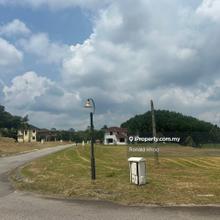 Corner lot, Nearby lake & golf course. 