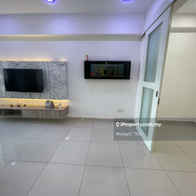 Nice condition nice layout & spacious unit 