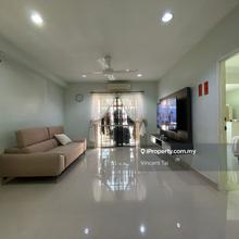 Very well maintained, renovated unit, medium floor
