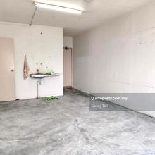 Near Larkin Terminal Bus Station. Short drive to Southkey Mid Valley .